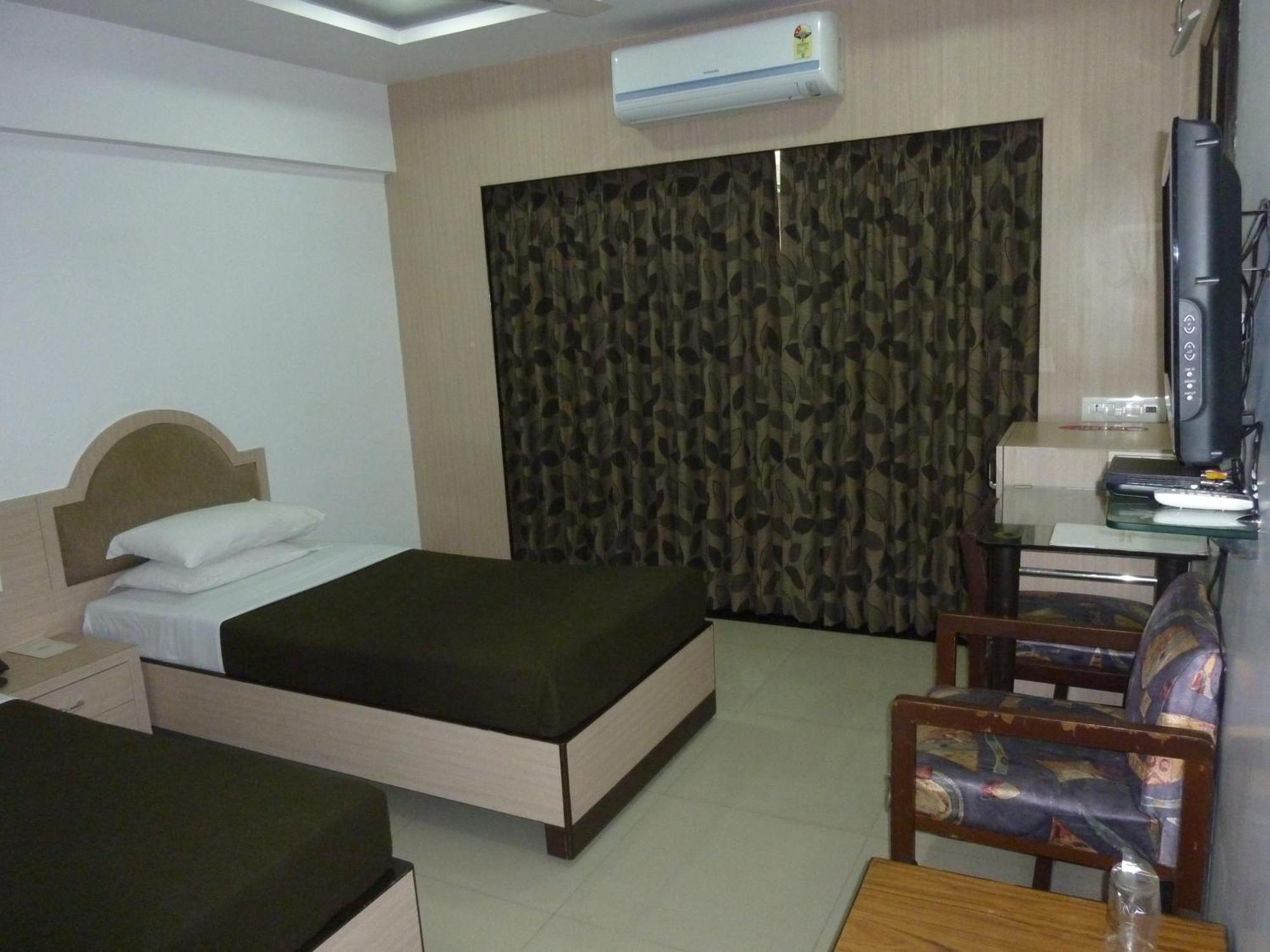 Hotel Balwas International มุมไบ ภายนอก รูปภาพ
